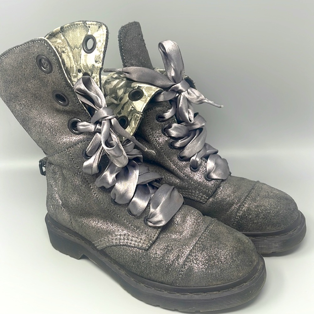 Dr. Marten’s Aimilie Pewter metallic suede boots with grey satin laces SZ 7